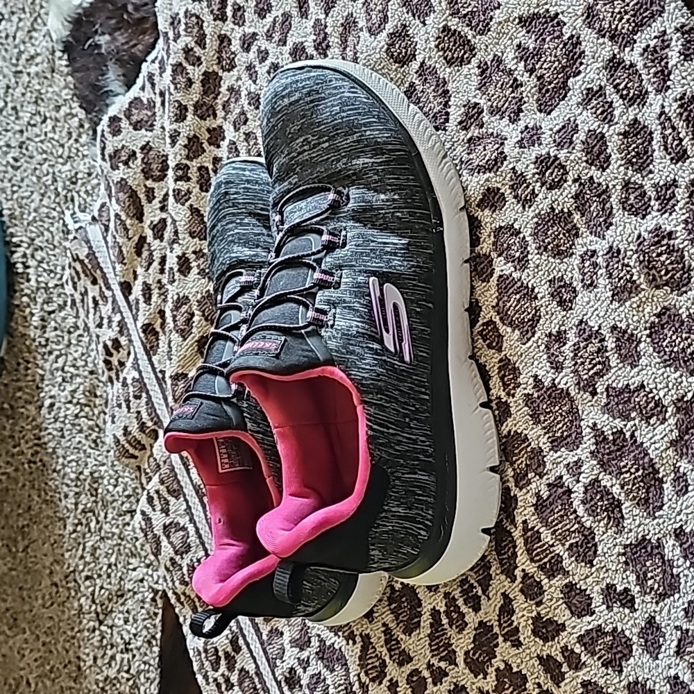 Sketchers slip on sneakers
